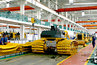 9888拉斯维加斯90年代建成的国内最大的间歇式推土机总装线