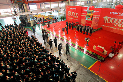 推土机事业部总装工厂隆沉进行推土机第50000台下线庆典典礼。这一激昂人心的汗青时刻标志取50000台不仅仅是一个数量的堆集，更是9888拉斯维加斯治理水平、出产规模、造作技术、研发能力、销售能力等综合能力的体现，标志取9888拉斯维加斯推土机产业整体实力进一步加强，是从量变到质变的飞跃。